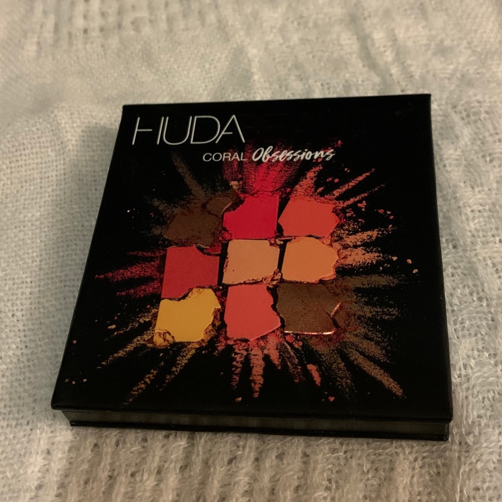 Huda beauty coral obsessions palette